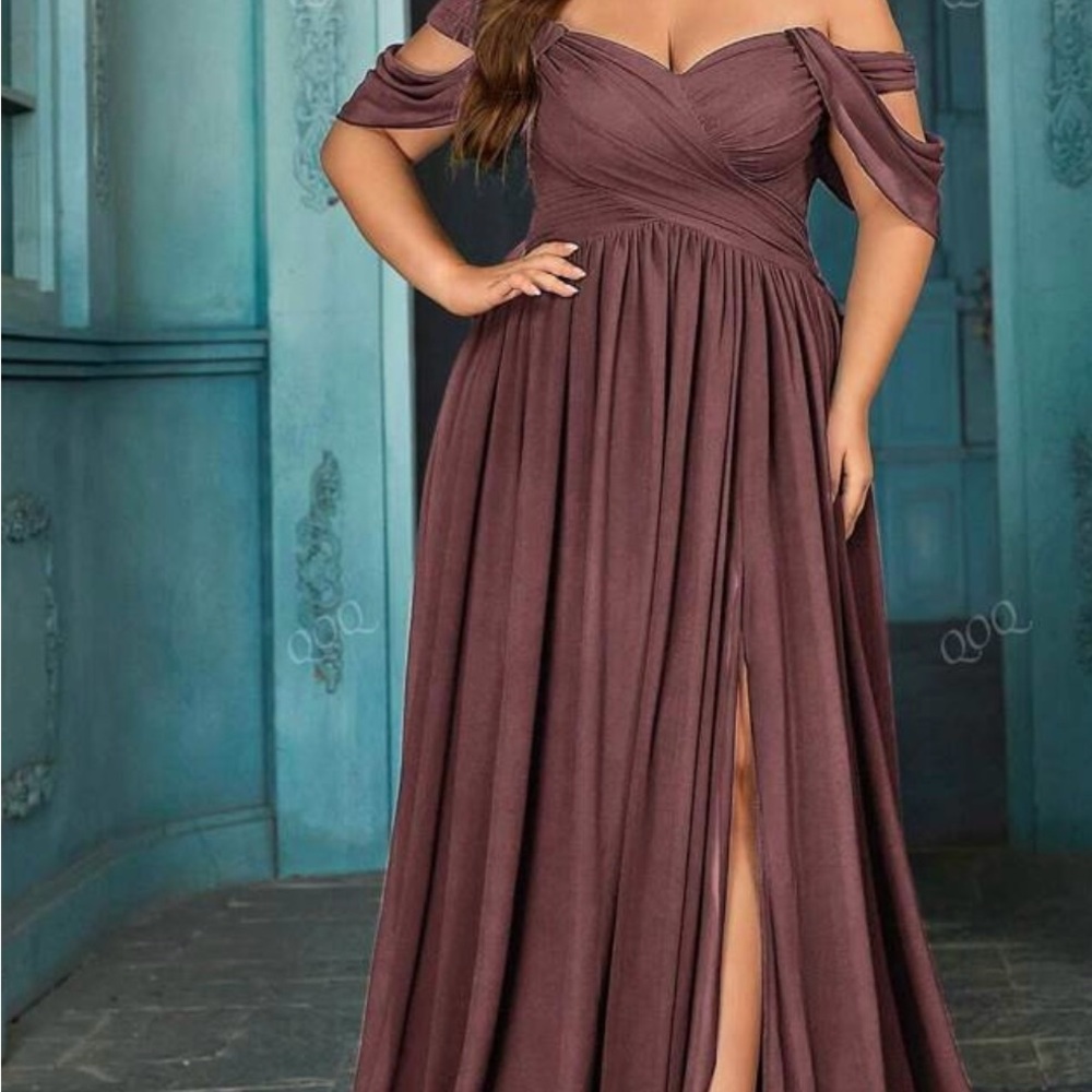 Chic Off-Shoulder Plum Maxi Dress